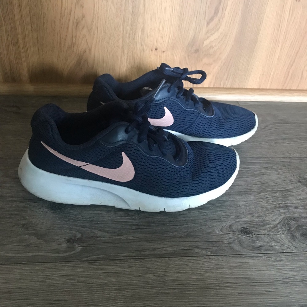 Girls Nike sneaker